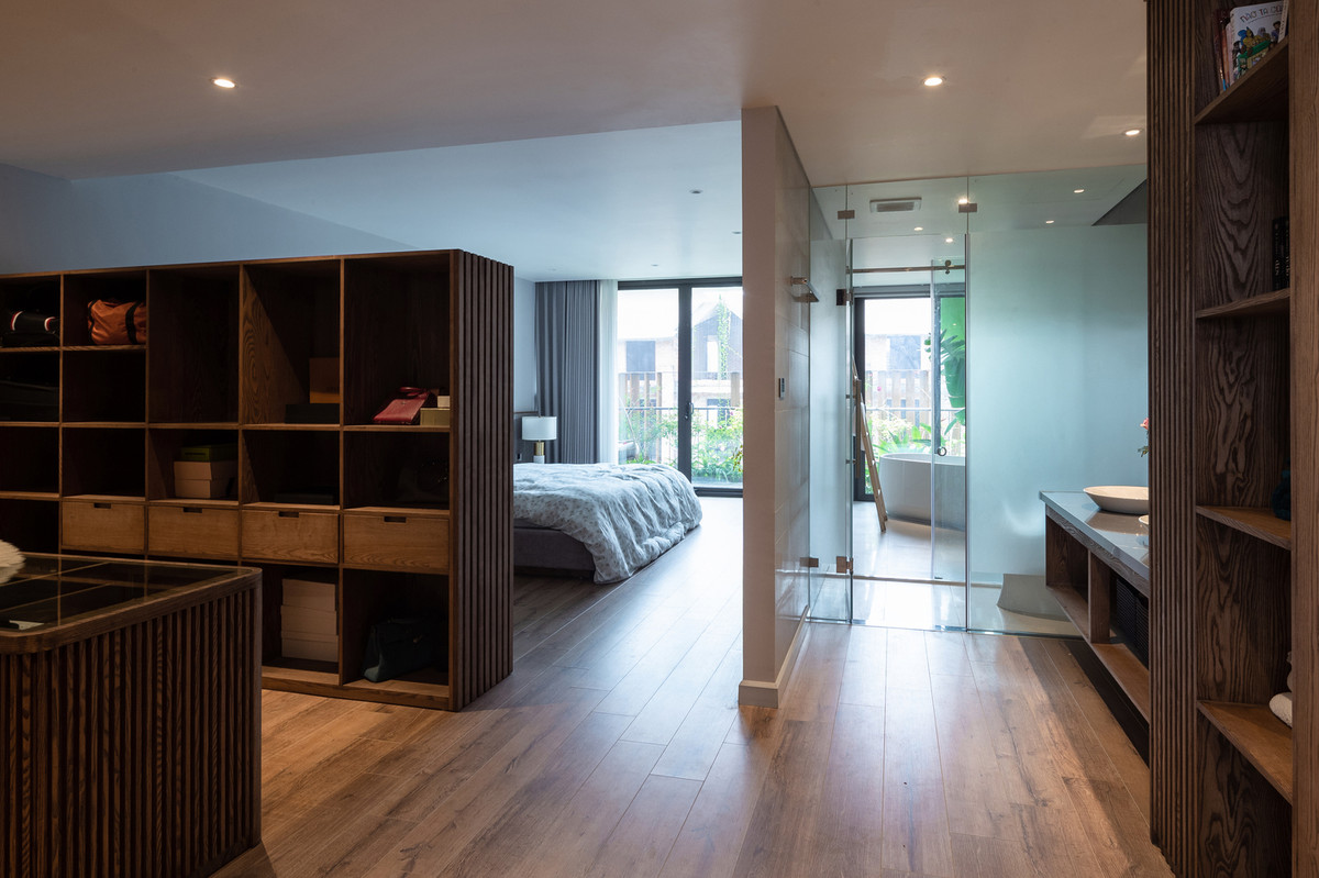 Phòng ngủ và phòng thay đồ đơn giản.