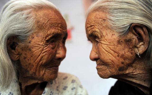 La ky chi em sinh doi xuat gia, qua doi cung nam