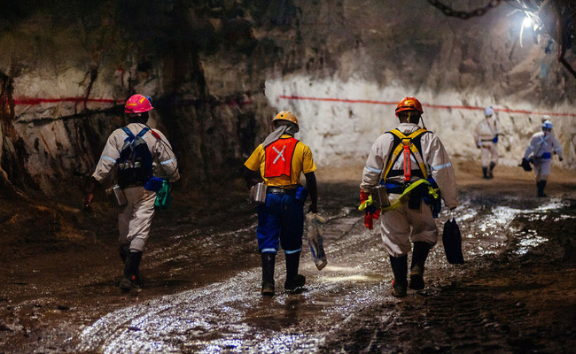 Ước tính, ngành công nghiệp khai thác vàng 130 năm tuổi đời của Nam Phi đã đóng góp hơn một nửa tổng sản lượng vàng khai thác trên trái đất từ trước đến nay.