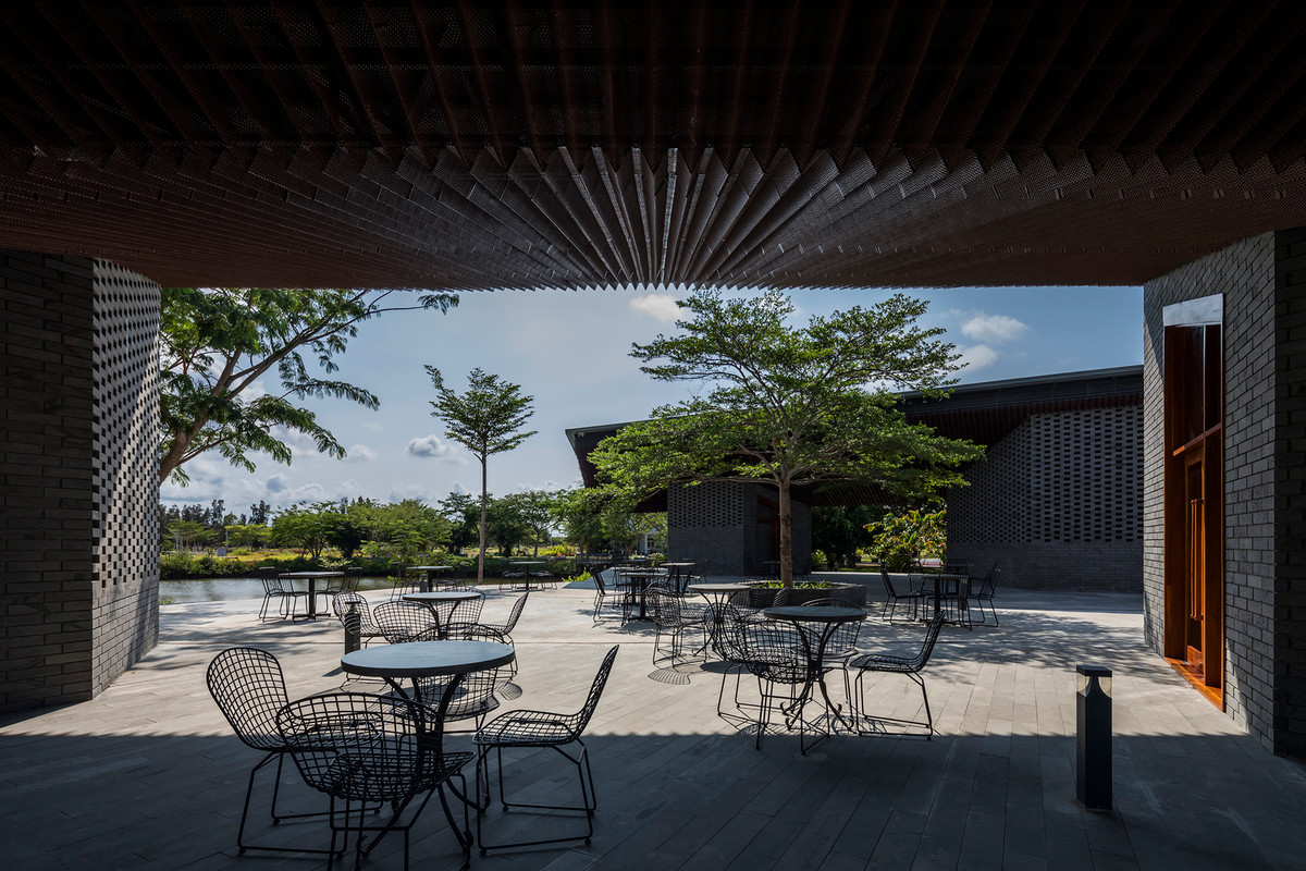 Mục đích của công trình là tạo ra một khu vực chào đón để tiếp khách và không gian đa chức năng để tổ chức các loại sự kiện.