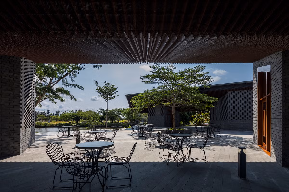 Mục đích của công trình là tạo ra một khu vực chào đón để tiếp khách và không gian đa chức năng để tổ chức các loại sự kiện.