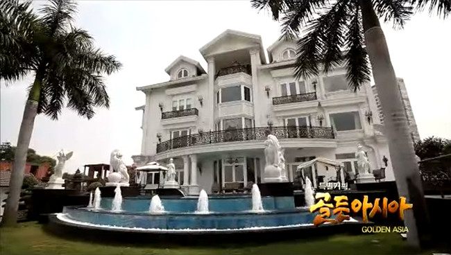 Ngoài ra, gia đình ông Johnathan Hạnh Nguyễn còn sở hữu căn biệt thự đắt giá, bài trí theo kiểu châu Âu với vẻ sang trọng hiếm có. Ảnh: KBS.