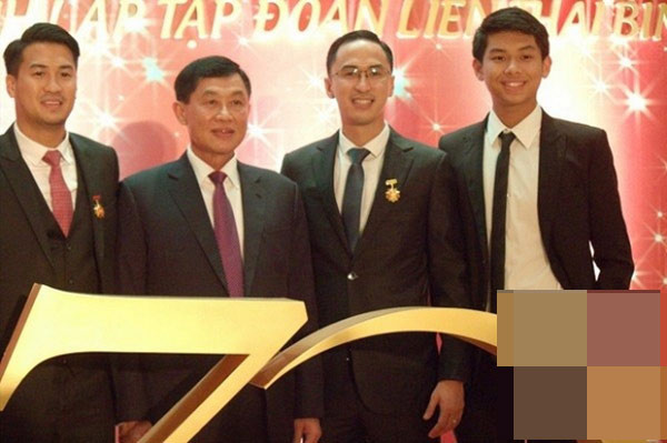 Gia đình đại gia Johnathan Hạnh Nguyễn từng được xướng tên trong "Danh sách 20 gia đình kinh doanh hàng đầu Việt Nam" Forbes Việt Nam công bố tháng 2/2019. Ảnh: Khám phá. Video: Tiên Nguyễn lần đầu lên tiếng sau khi nhiễm Covid-19. Nguồn: VTC14