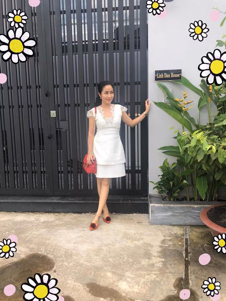 MC Ốc Thanh Vân hiện đang sống trong căn biệt thự rộng lớn tại Bình Chánh (TP HCM). Nữ diễn viên và gia đình dọn về đây sinh sống từ tháng 4/2018.