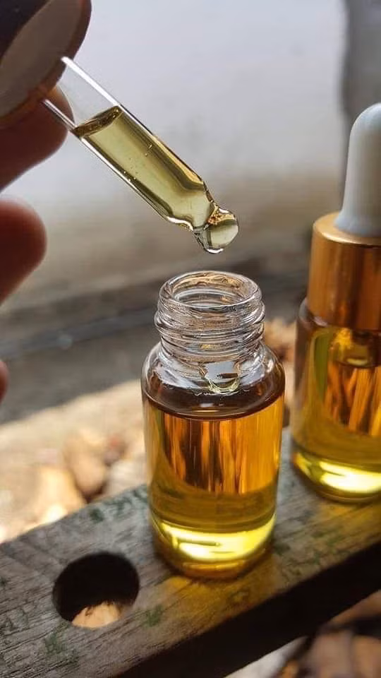 Trên thị trường, 500g tinh dầu oud (chiết xuất từ gỗ trầm hương) có giá khoảng 120 triệu đồng.