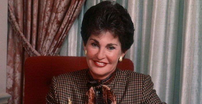 Leona Helmsley là nữ tỷ phú người Mỹ sinh năm 1920. Bà được dư luận đặt cho khá nhiều biệt danh như ‘Bà hoàng bất động sản’, ‘Nữ hoàng keo kiệt’. Ảnh: Plead.