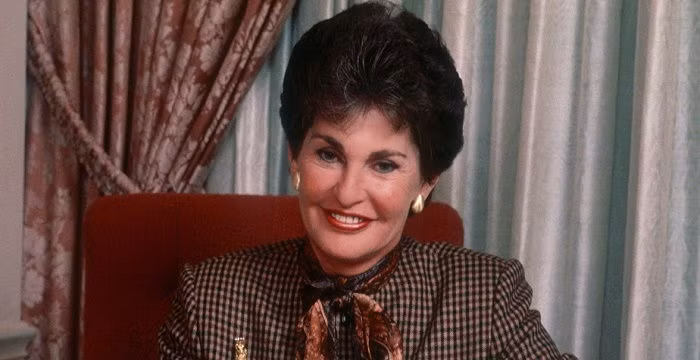 Leona Helmsley là nữ tỷ phú người Mỹ sinh năm 1920. Bà được dư luận đặt cho khá nhiều biệt danh như ‘Bà hoàng bất động sản’, ‘Nữ hoàng keo kiệt’. Ảnh: Plead.