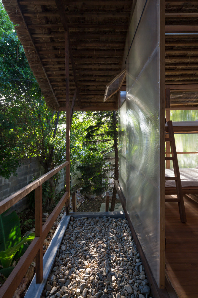 Những thanh gỗ được tái sử dụng làm khung chính.