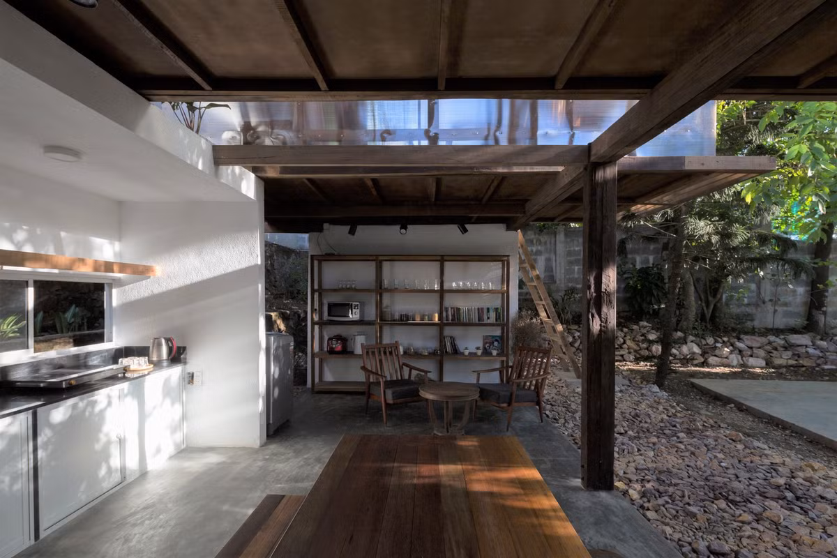  Nhà bếp vừa hiện đại vừa mộc mạc.