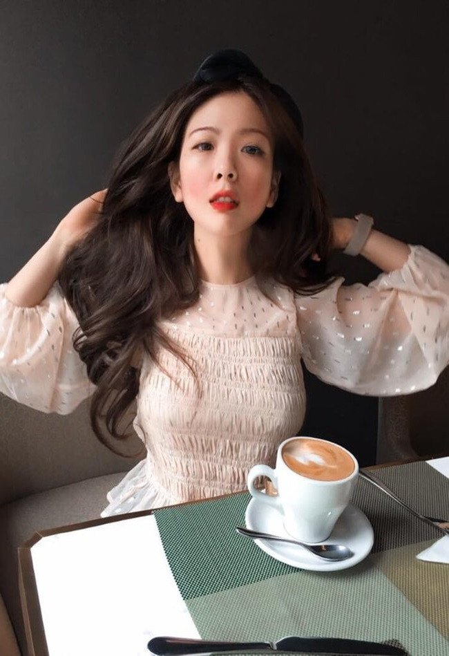 Khác với hình ảnh trong sáng của 2 năm trước đây, vẻ đẹp của Cathy giờ đã cuốn hút và mặn mà hơn.