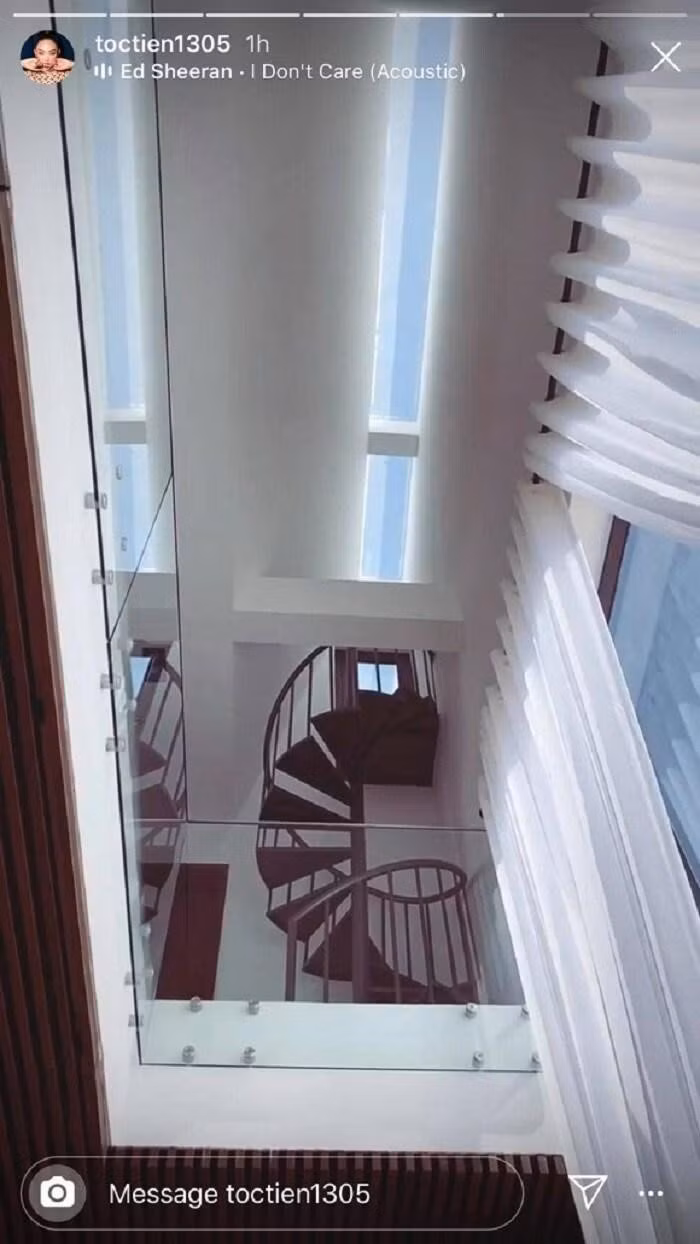 Thông qua loạt ảnh có thể thấy biệt thự của nữ ca sĩ có không gian rộng rãi và thiết kế hiện đại.