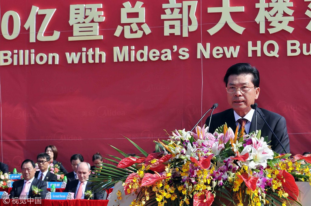 Theo báo chí địa phương, để tiết kiệm chi phí và tránh bị móc túi, tỷ phú Trung Quốc Hà Hưởng Kiện chỉ uống nước đường vào mỗi sáng và ngủ vật vạ trong các bến tàu trong những chuyến 'công tác' trên khắp Trung Quốc. Ảnh: Sohu.