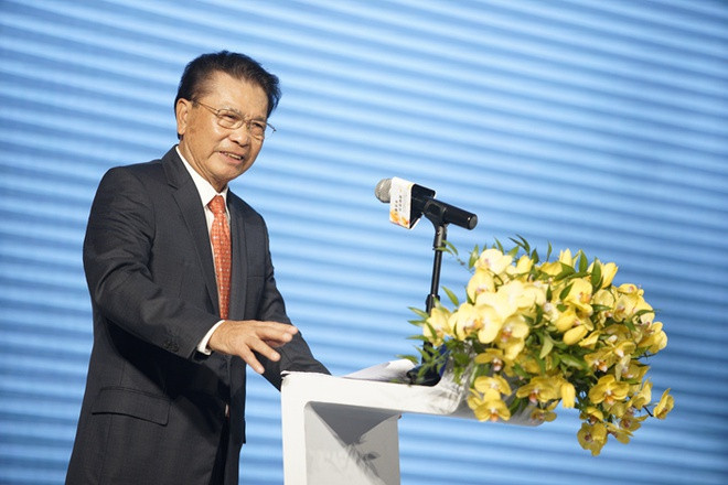 Xuất thân với gia cảnh bình thường, sau khi tốt nghiệp tiểu học, ông bỏ học để làm việc cho các nhà máy và nông trại ở quê nhà tại thị trấn Beijao (thành phố Phật Sơn). Lúc này, ông Hà nung nấu ý tưởng lập ra một dây chuyền sản xuất nhỏ. Ảnh: Caixin Global.