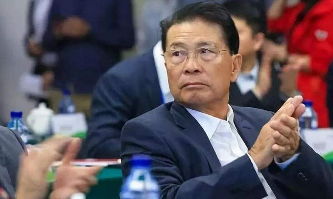 Tháng 7/2015, ông được Forbes xếp hạng là người giàu thứ 9 ở Trung Quốc, và thứ 136 thế giới. Trước đó, tỷ phú Hà Hưởng Kiện cũng được Forbes xếp hạng người giàu thứ 6 ở Trung Quốc vào năm 2010. Ảnh: Sohu.