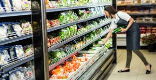 Thêm nữa, các đồ trong siêu thị đều được nhiều khách hàng cầm vào xem rồi lại đặt xuống. Đây cũng là nguồn lây bẩn cho rau, củ, quả.