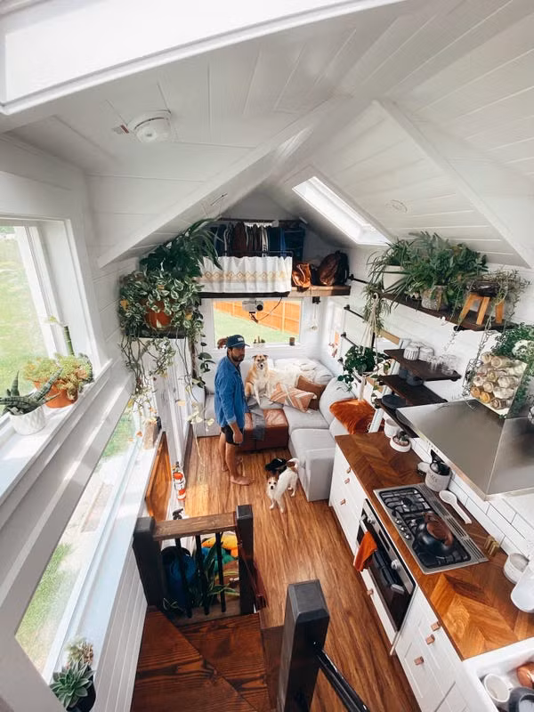 Căn nhà được thiết kế theo yêu cầu riêng của gia chủ và mất khoảng 4 tháng để hoàn thiện.