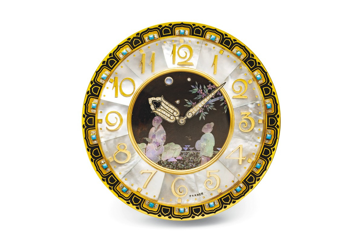 Có giá từ 130.000 - 190.000 USD (khoảng 3 - 4,5 tỷ đồng), đồng hồ Cartier Paris Londres được trang trí nghệ thuật với xà cừ, tráng men, màu ngọc lam turquoise, đá mặt trăng và kim cương.