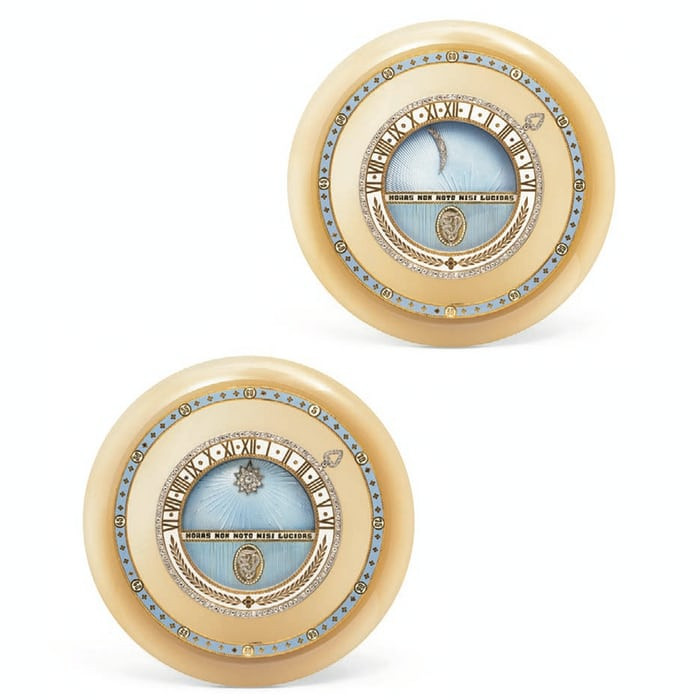 Đồng hồ là một minh chứng tuyệt vời về sự kết hợp giữa kỹ thuật chế tác thủ công tinh xảo với nghệ thuật của nhà chiêm tinh học để tạo nên một tác phẩm kiệt tác.