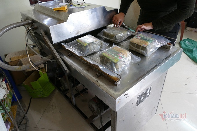 Việc ép chân không giúp sản phẩm giữ được lâu hơn, không bị mốc, đảm bảo thẩm mỹ.