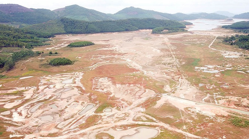 Ho nuoc ngot lon nhat Quang Ninh tiem can muc nuoc chet