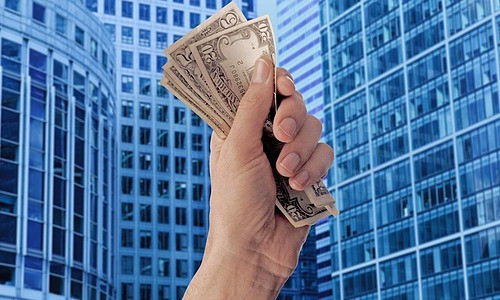 Trung bình, các triệu phú đầu tư 20% thu nhập của họ mỗi năm. Sự giàu có của họ không được đo bằng số tiền họ kiếm được hàng năm, mà bằng cách họ tiết kiệm và đầu tư theo thời gian”.