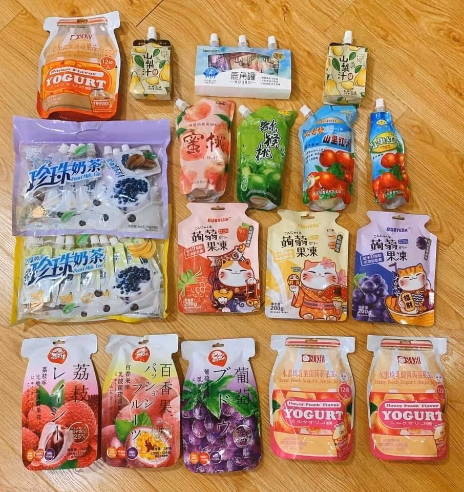 Do đó, Cục An toàn vệ sinh thực phẩm khuyến cáo người dân, cần hết sức cẩn trọng với các loại thực phẩm có màu sắc bắt mắt vì có thể những phẩm này chứa phẩm màu, phụ gia độc hại cho sức khỏe. Nguồn ảnh: Facebook Video: Hơn 100 tấn dược liệu Trung Quốc "đội lốt" táo, mơ. Nguồn: VTC Now