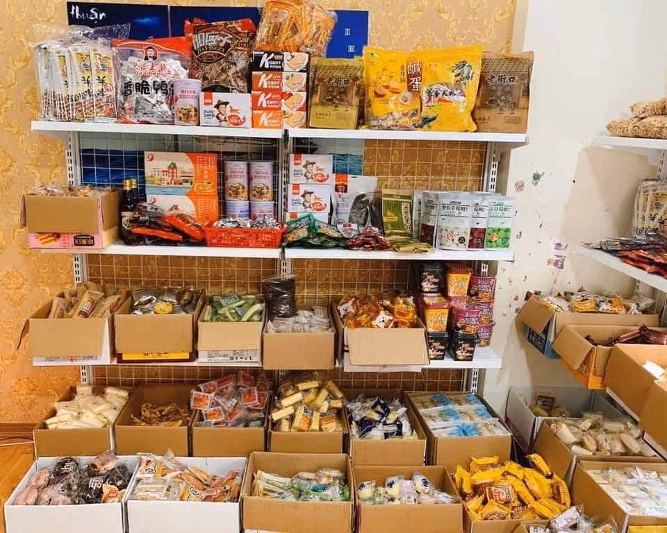 Tuy nhiên, phần lớn những người bán online sản phẩm này đều nhập hàng từ đầu mối trung gian, không có giấy tờ nhập khẩu.