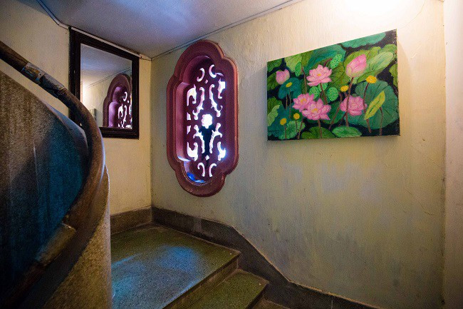 Nhiều đồ vật, vật liệu xây dựng căn biệt thự được nhập từ Pháp về đến nay vẫn được giữ gìn. Ảnh: Dân Việt.