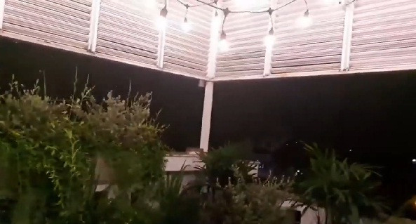 ...và hệ thống đèn trang trí thanh cảnh. Ảnh: cắt video