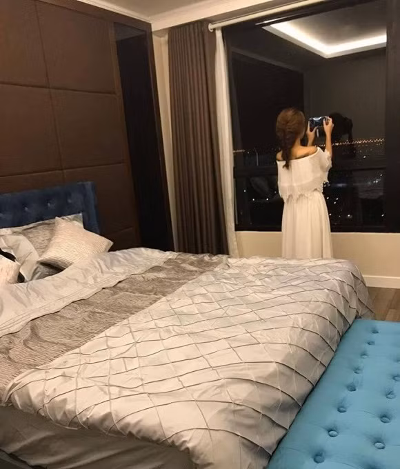 Từ phòng ngủ, nữ MC có thể ngắm nhìn được cảnh đẹp bên ngoài. Ảnh: Ngoisao.