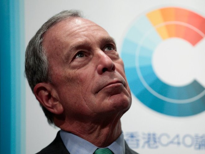 Tỷ phú Michael Bloomberg cho rằng khi một người có càng nhiều tiền thì họ sẽ càng chi tiêu nhiều hơn. Nếu không chi tiêu, họ sẽ dùng tiền để đầu tư. Và đầu tư chính là một cách tạo ra công ăn việc làm.