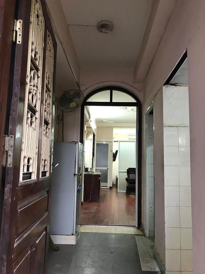 Ngoài căn nhà này, Chí Trung còn có một căn hộ chung cư nhỏ rộng 34m2 nằm ở khu tập thể 13 Nguyễn Khắc Cần, quận Hoàn Kiếm, Hà Nội.