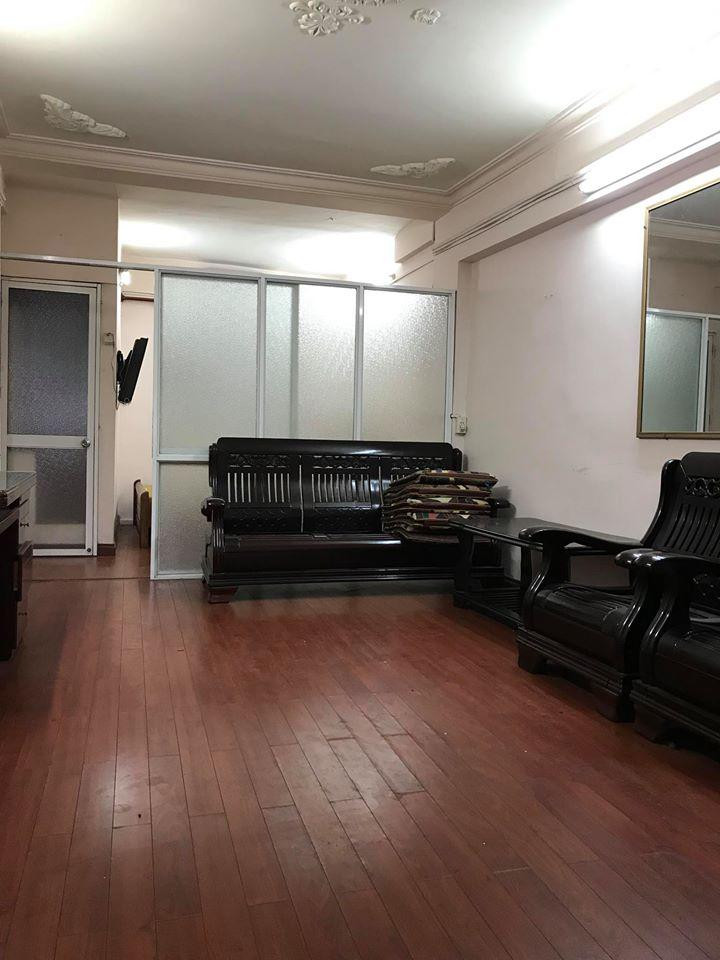 Nghệ sĩ hài cho biết, nhà ở tầng 2 nhưng lại là đầu hồi và gọn gàng xinh xắn với 5 “đơn nguyên”: "Phòng khách, phòng ngủ, bếp, nhà vệ sinh, ban công phía sau là kho chứa đồ...".