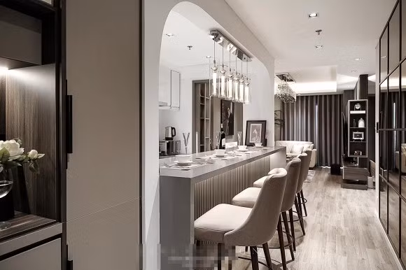 Hàng loạt người hâm mộ hết lời khen ngợi căn hộ của "Ông hoàng nhạc Việt": "Nhà đẹp mê ly", "Nhà trang trí rất sang, đẹp", "anh Hưng ơi, nhà đẹp quá", "Nhà đẹp xuất sắc"...