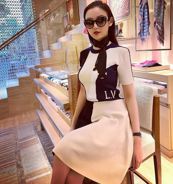 Từ sau khi kết hôn, Huyền Baby tận hưởng cuộc sống giàu có trong ngôi nhà có giá ước tính lên đến 5 triệu USD, nằm ngay giữa trung tâm TP HCM.