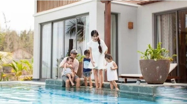 Trong căn biệt thự còn có không gian để các thành viên tập gym chăm sóc sức khỏe của mình. Nam ca sĩ cũng không quên thiết kế hẳn một con phòng riêng để các con chơi đùa thoải mái.