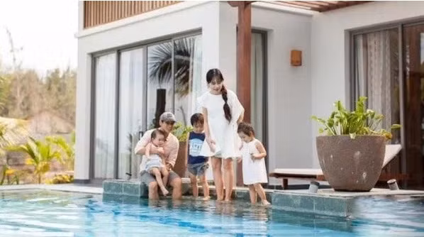 Trong căn biệt thự còn có không gian để các thành viên tập gym chăm sóc sức khỏe của mình. Nam ca sĩ cũng không quên thiết kế hẳn một con phòng riêng để các con chơi đùa thoải mái.