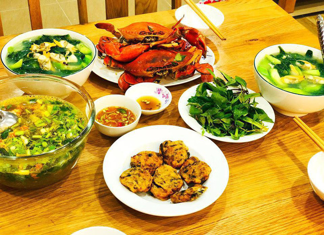 Đặc biệt, Shark Hưng còn thường xuyên vào bếp để nấu ăn cho vợ.