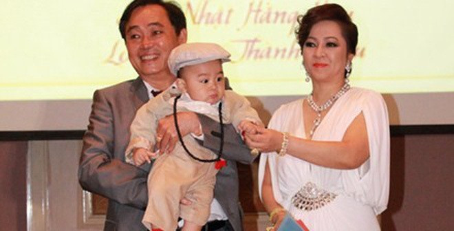 Đại gia Dũng "lò vôi" cũng nổi tiếng chiều vợ. Khi tổ chức đám cưới với bà Nguyễn Phương Hằng, mặc dù là đám cưới lần 2, nhưng đại gia Dũng “Lò vôi” vẫn tổ chức vô cùng hoành tráng với 45.000 khách mời tại khu du lịch Đại Nam.