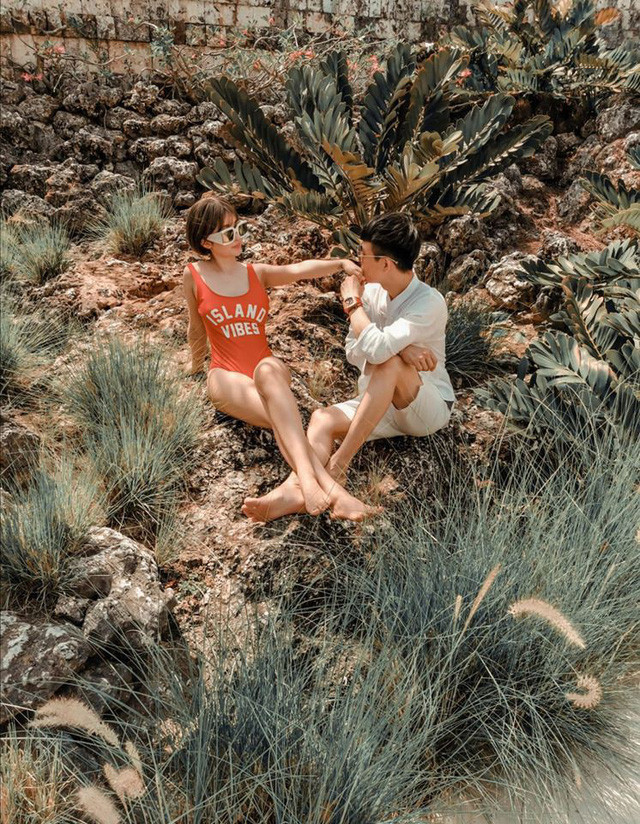 Gần đây nhất, kỉ niệm ngày cầu hôn, Minh Nhựa tổ chức buổi tiệc hoành tráng kèm theo chuyến du lịch hạng sang cho Mina Phạm.