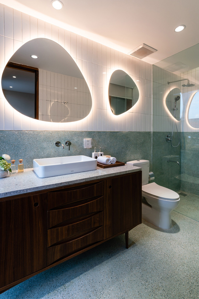 Phòng tắm ấn tượng với những đường cong mềm mại.