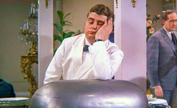 Những món ăn đắt tiền nhân viên sẽ chuẩn bị “chậm hơn” bình thường và món ăn phụ luôn được kịp thời bổ sung khi hết. Trong thời gian đợi, khách sẽ ăn tạm món gì đó và sẽ không thể ăn nhiều đồ ngon sau đó.