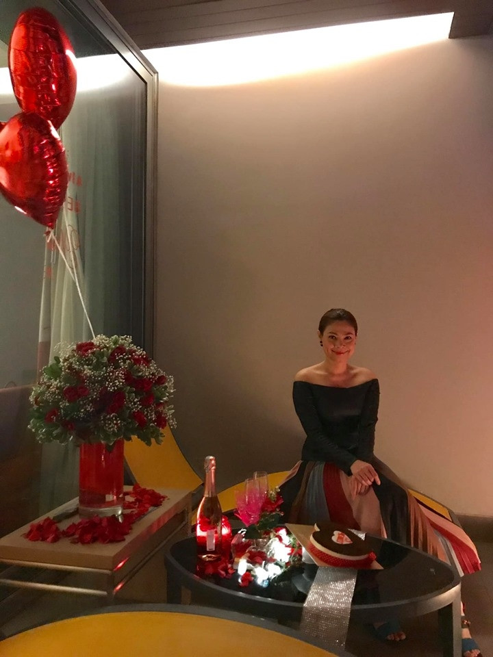 Đầu tháng 3/2019, ông xã Tom Han đầu tư 5 tỷ đồng cho vợ làm liveshow đánh dấu kỷ niệm 25 năm ca hát tại Mỹ. Ảnh: FBNV. Video: Một Thanh Thảo, một DVD, một Single. Nguồn: VTC1