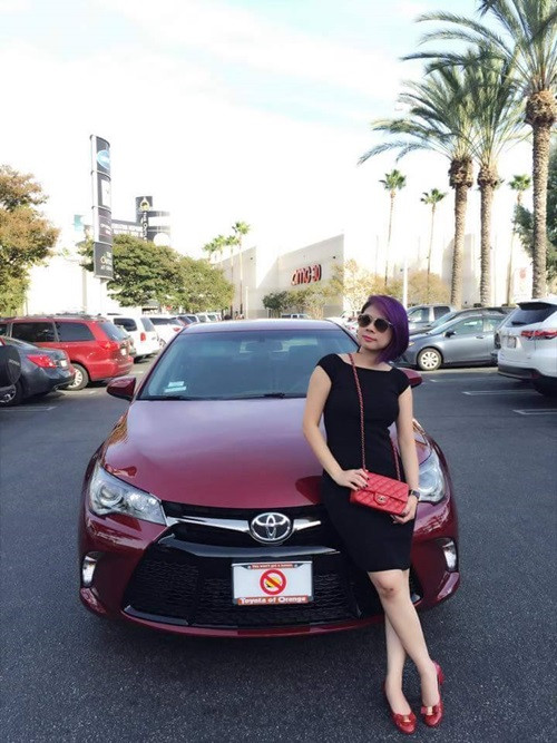 Bên cạnh bất động sản, giọng ca “Búp bê đẹp xinh” cũng sở hữu nhiều xế hộp hạng sang. Ảnh: Dân Việt.