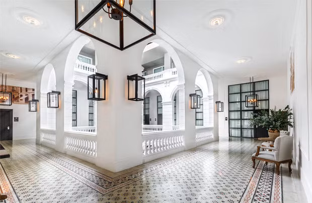 Khách sạn Palmaroga mang những nét kiến trúc tân cổ điển, kết hợp giữa truyền thống, văn hóa ở Asuncion.