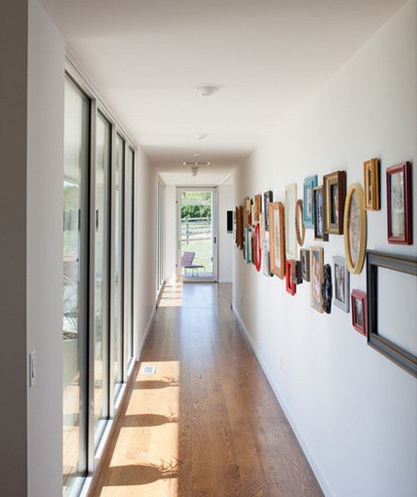 Thiết kế nhà với hành lang dài và hẹp được coi là xấu và mang những yếu tố phong thủy không tốt. Nếu để hành lang quá dài sẽ dẫn đến năng lượng bị ngưng tụ.