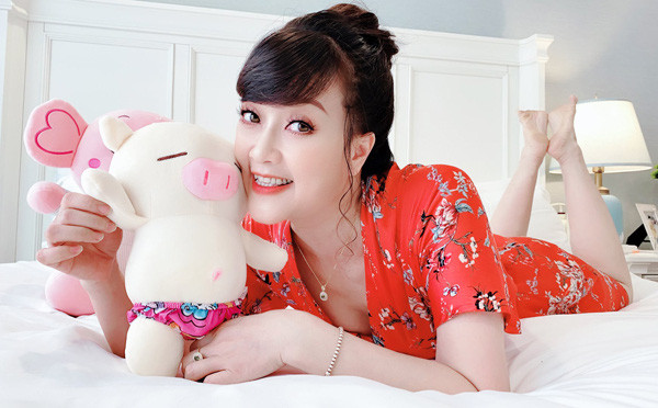 Chăm chỉ khoe hình ảnh bản thân nhưng Vân Dung lại cực kỳ kín tiếng trong cuộc sống riêng tư.