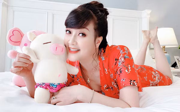 Chăm chỉ khoe hình ảnh bản thân nhưng Vân Dung lại cực kỳ kín tiếng trong cuộc sống riêng tư.