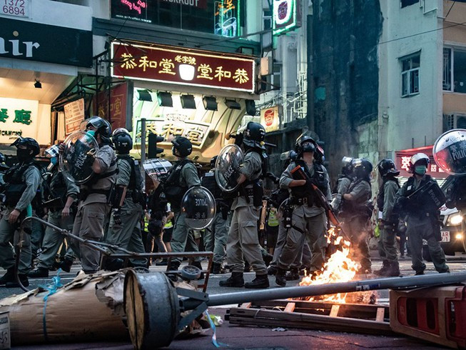 Trung Quoc bi bua vay sau luat an ninh Hong Kong