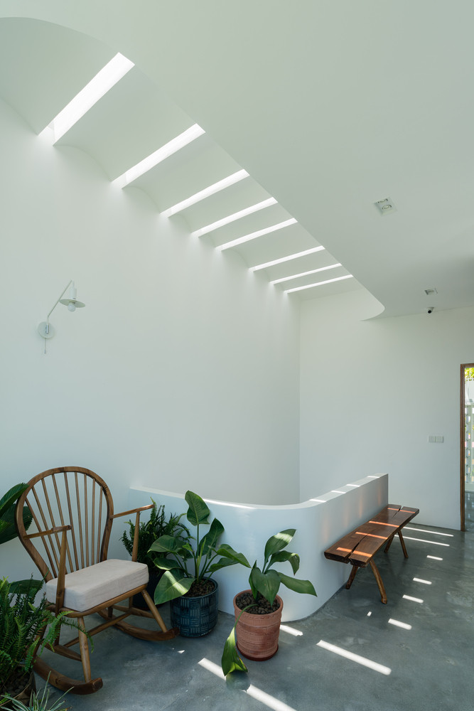 Nhà còn dành 2 phòng, 1 phòng ở tầng một và 1 phòng ở tầng hai để làm văn phòng.